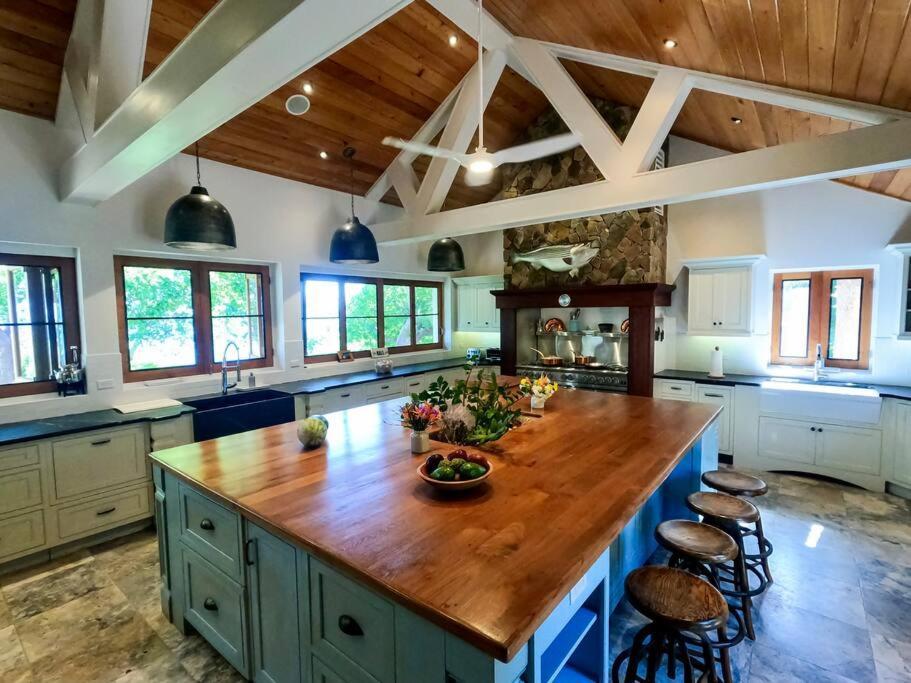 Luxury 7Br Waterfront Villa With Views Of Marina Cay And Scrub Island East End Exterior foto